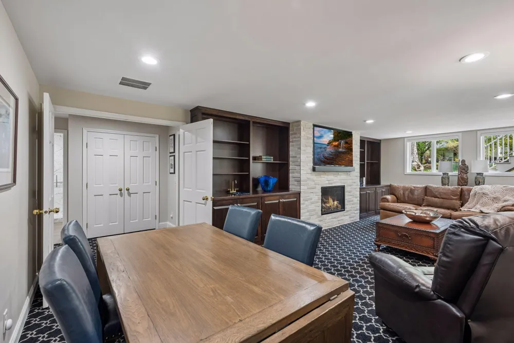 1138 Kingsley Circle Mendota Heights, MN 55118