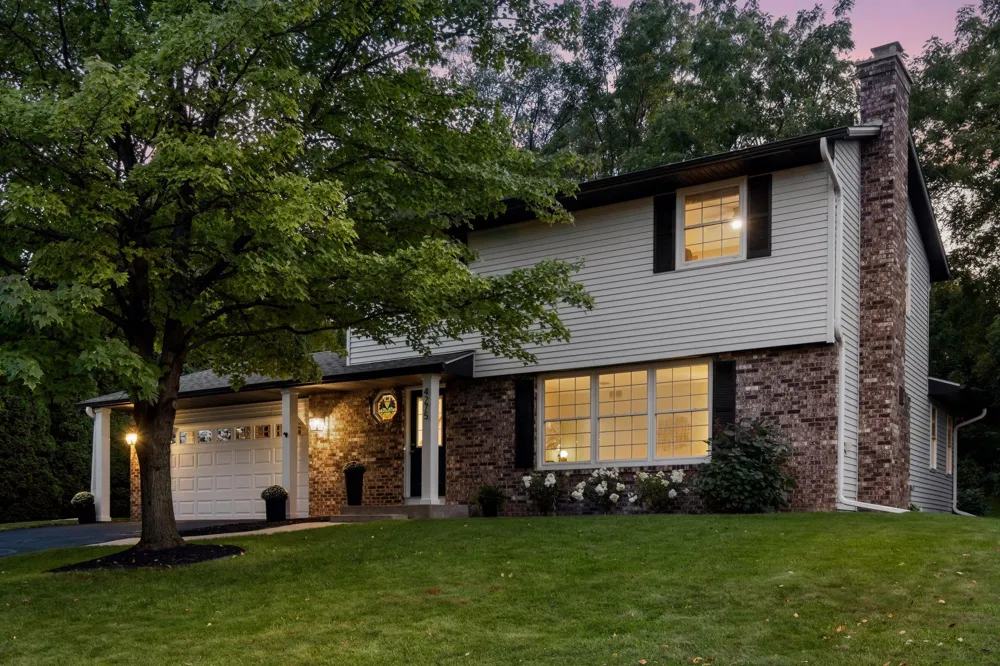 4275 Carlson Lake Lane Eagan, MN 55123