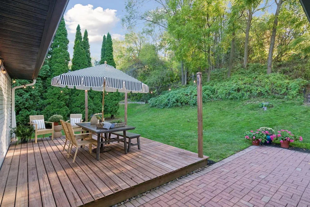 4275 Carlson Lake Lane Eagan, MN 55123