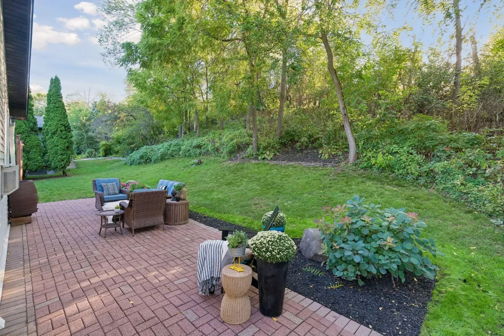 4275 Carlson Lake Lane Eagan, MN 55123