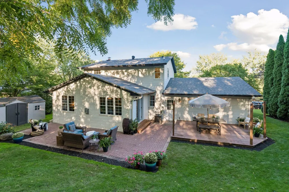 4275 Carlson Lake Lane Eagan, MN 55123