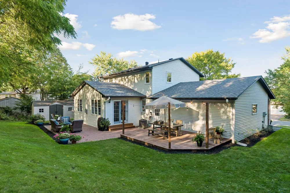 4275 Carlson Lake Lane Eagan, MN 55123