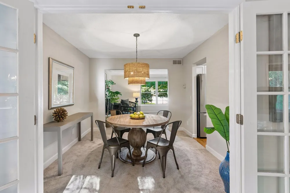 4275 Carlson Lake Lane Eagan, MN 55123