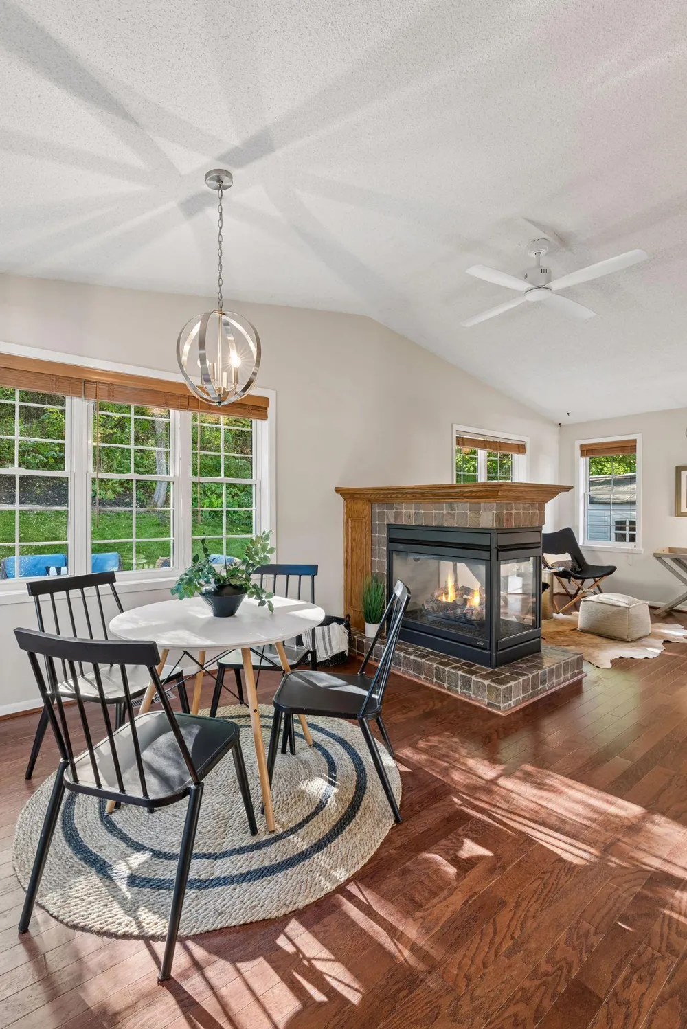 4275 Carlson Lake Lane Eagan, MN 55123