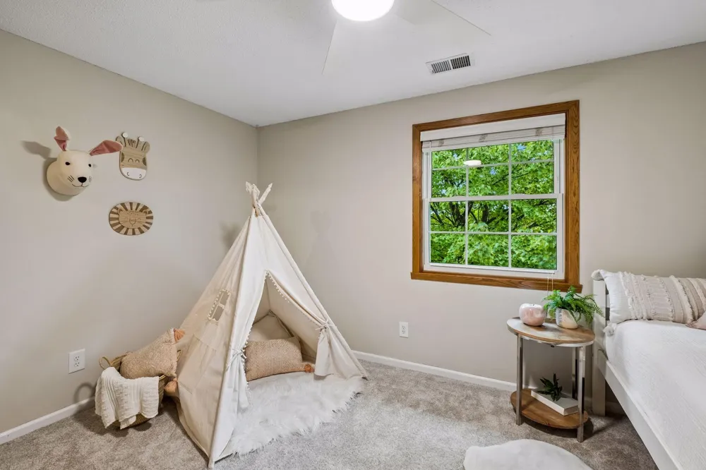 4275 Carlson Lake Lane Eagan, MN 55123