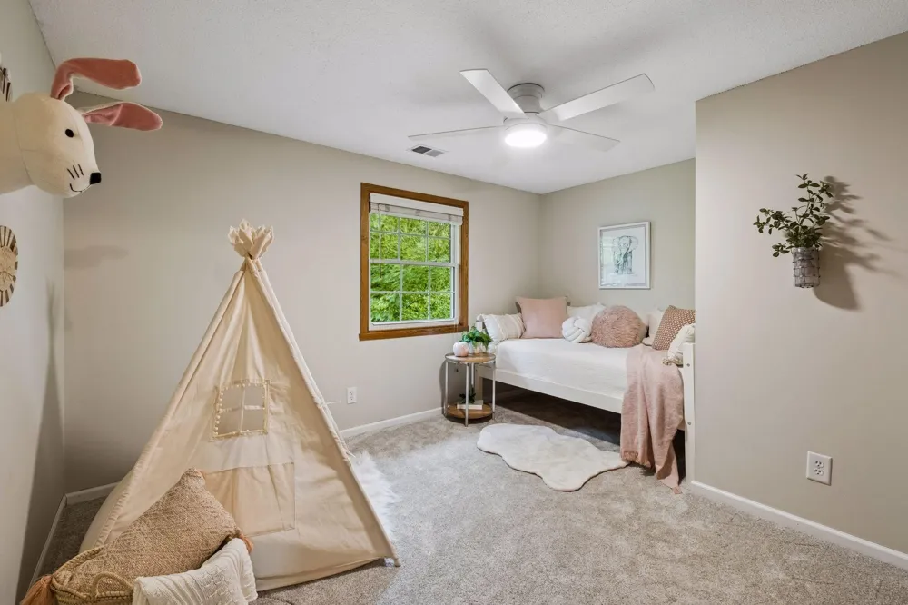 4275 Carlson Lake Lane Eagan, MN 55123