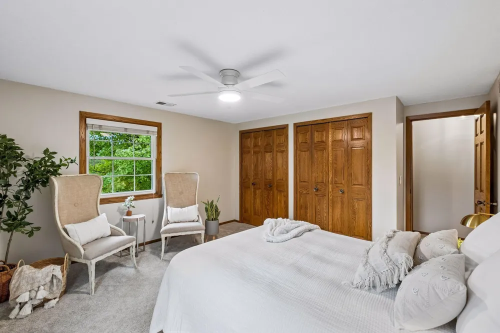 4275 Carlson Lake Lane Eagan, MN 55123