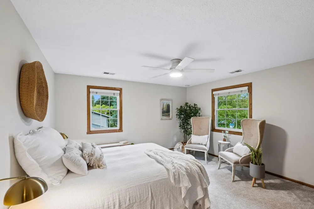 4275 Carlson Lake Lane Eagan, MN 55123