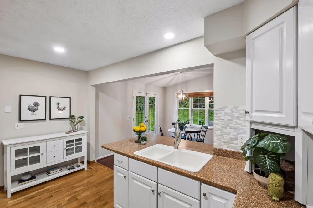 4275 Carlson Lake Lane Eagan, MN 55123