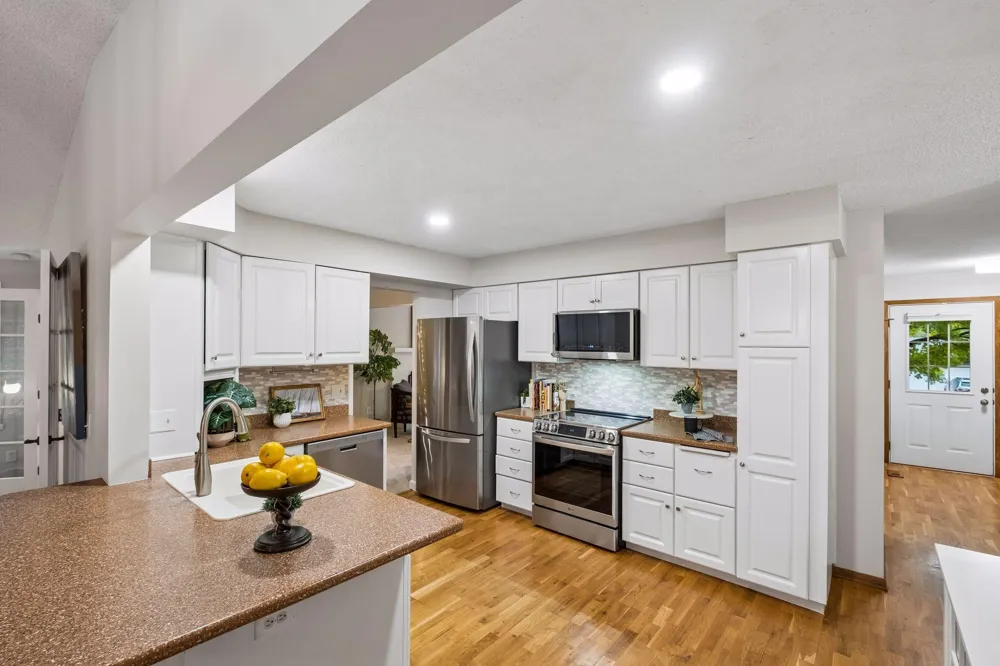 4275 Carlson Lake Lane Eagan, MN 55123