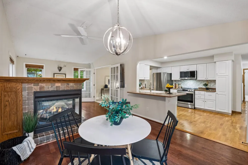 4275 Carlson Lake Lane Eagan, MN 55123