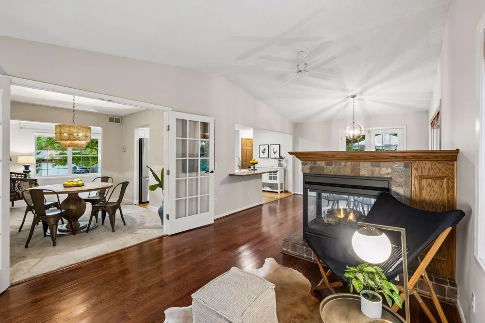 4275 Carlson Lake Lane Eagan, MN 55123
