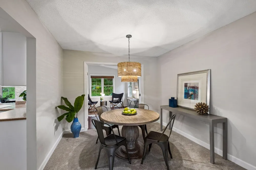 4275 Carlson Lake Lane Eagan, MN 55123