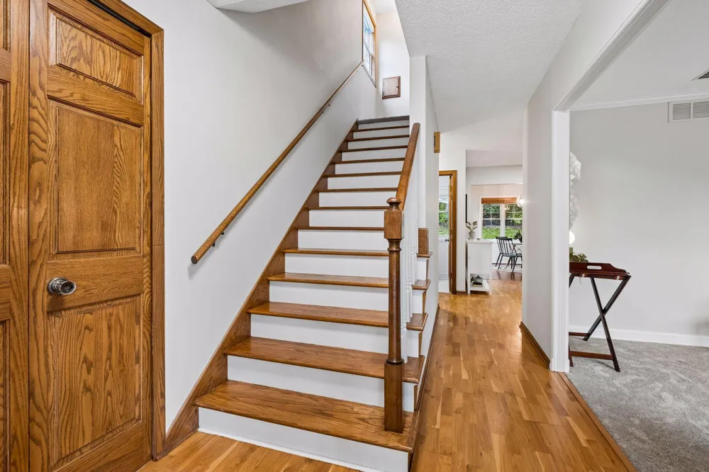 4275 Carlson Lake Lane Eagan, MN 55123