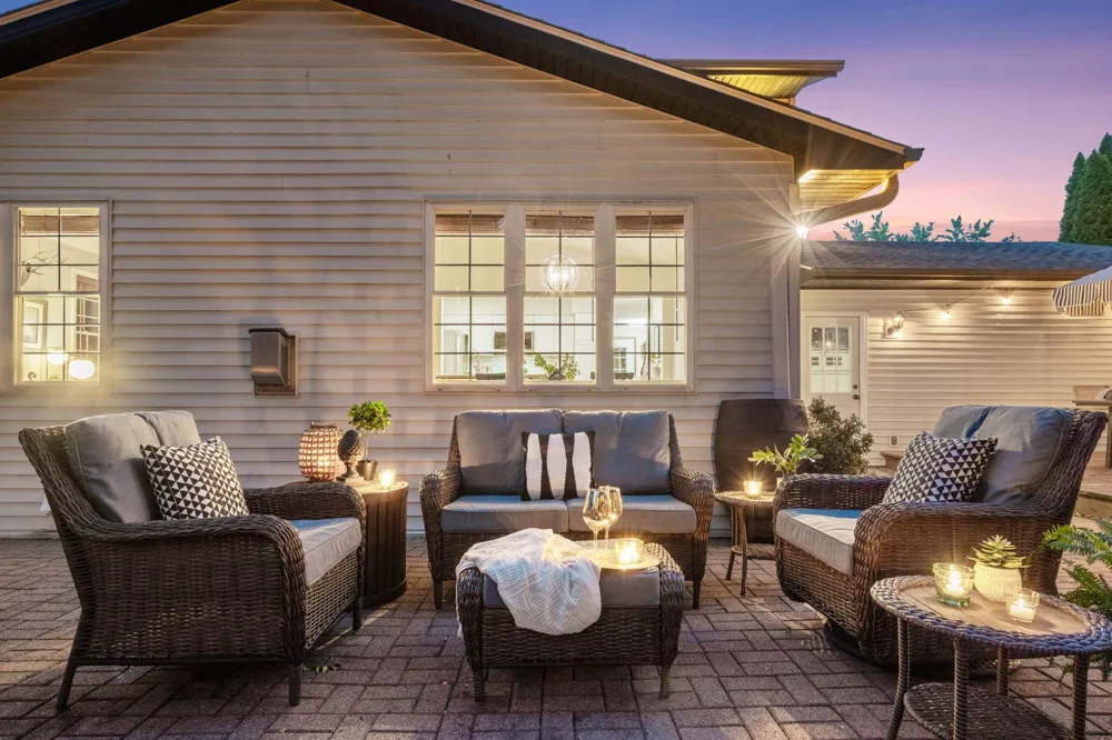 4275 Carlson Lake Lane Eagan, MN 55123