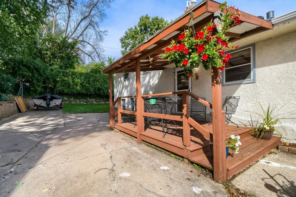 512 9th Avenue S South Saint Paul, MN 55075
