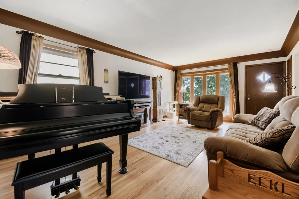 512 9th Avenue S South Saint Paul, MN 55075