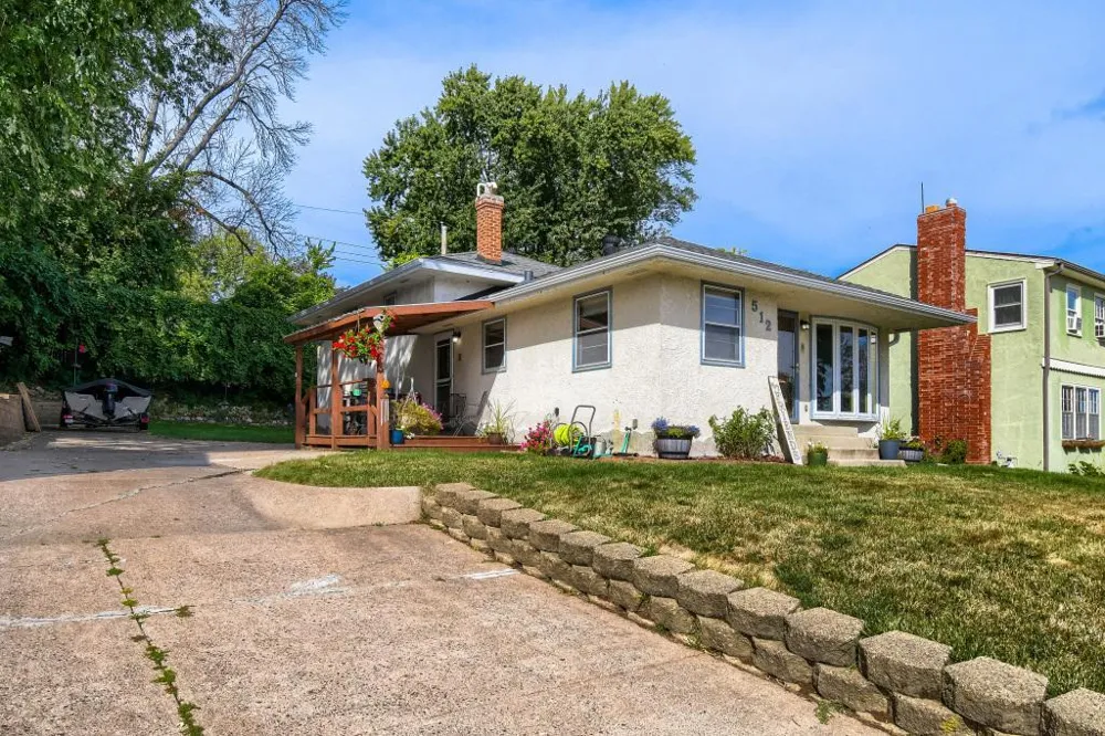 512 9th Avenue S South Saint Paul, MN 55075
