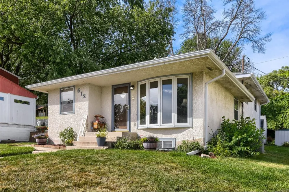 512 9th Avenue S South Saint Paul, MN 55075