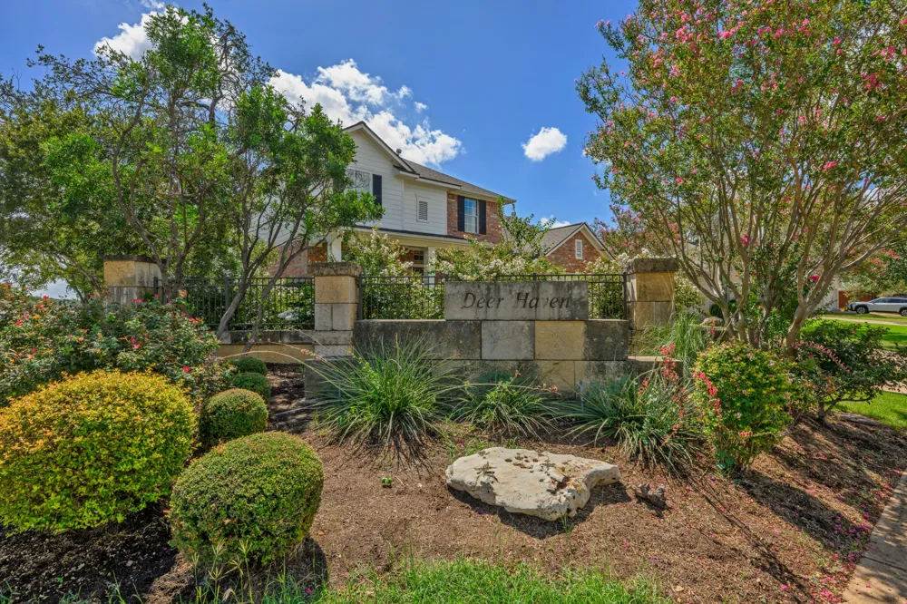 8901 Ovalla Drive Austin, TX 78749