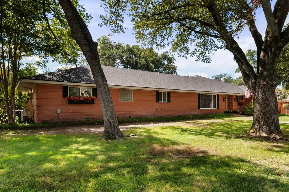 2001 W Park Avenue Corsicana, TX 75110