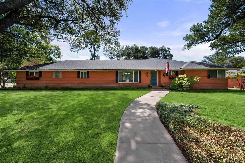 2001 W Park Avenue Corsicana, TX 75110