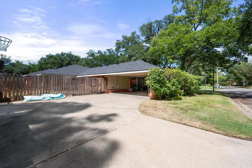 2001 W Park Avenue Corsicana, TX 75110