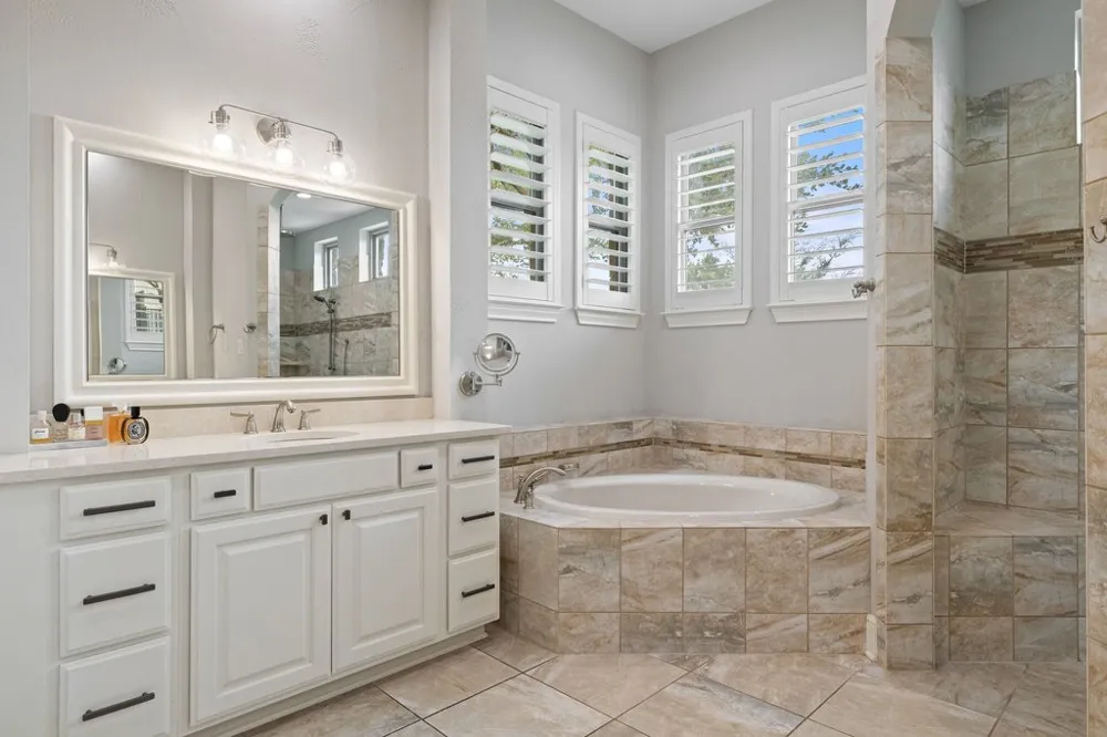 320 Bisset Court Lakeway, TX 78738