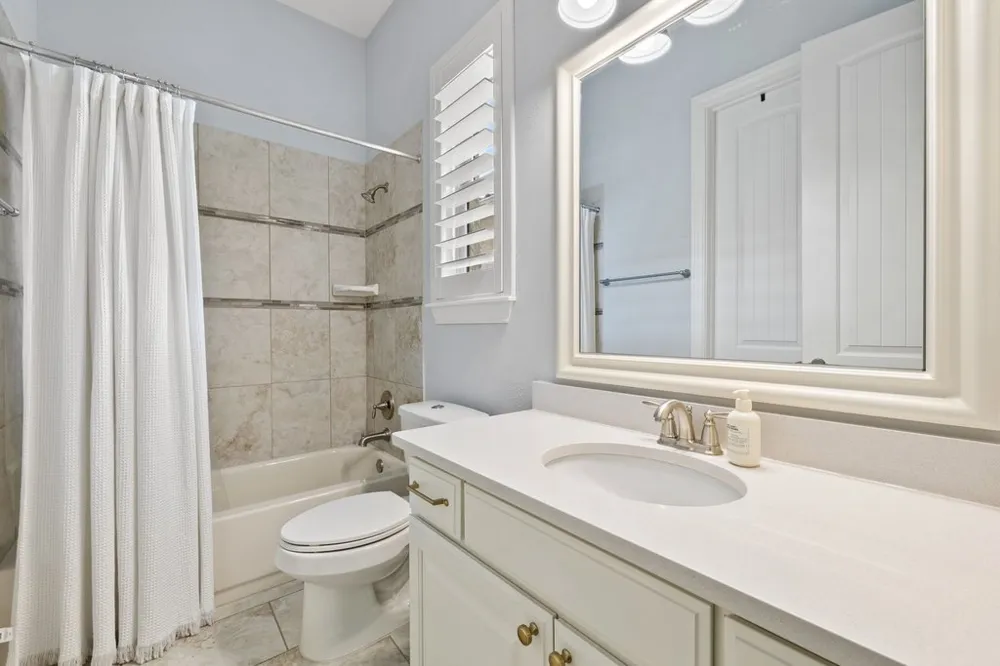 320 Bisset Court Lakeway, TX 78738