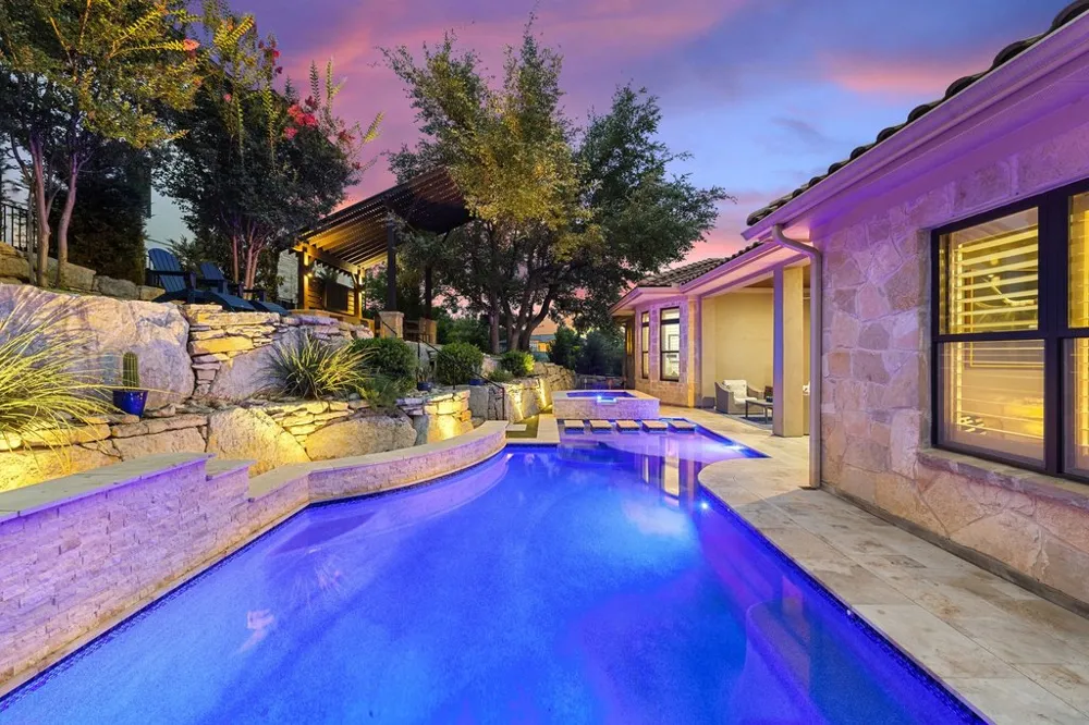 320 Bisset Court Lakeway, TX 78738