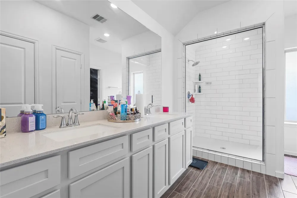 4050 Champlain Way Rosharon, TX 77583