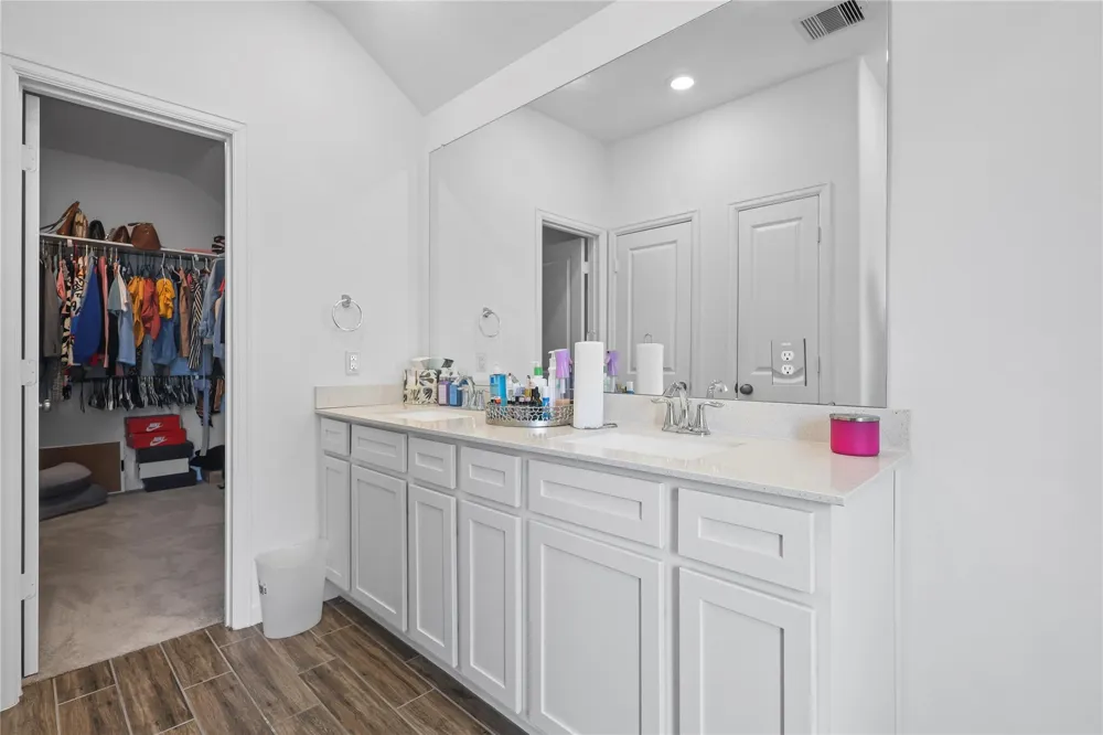 4050 Champlain Way Rosharon, TX 77583