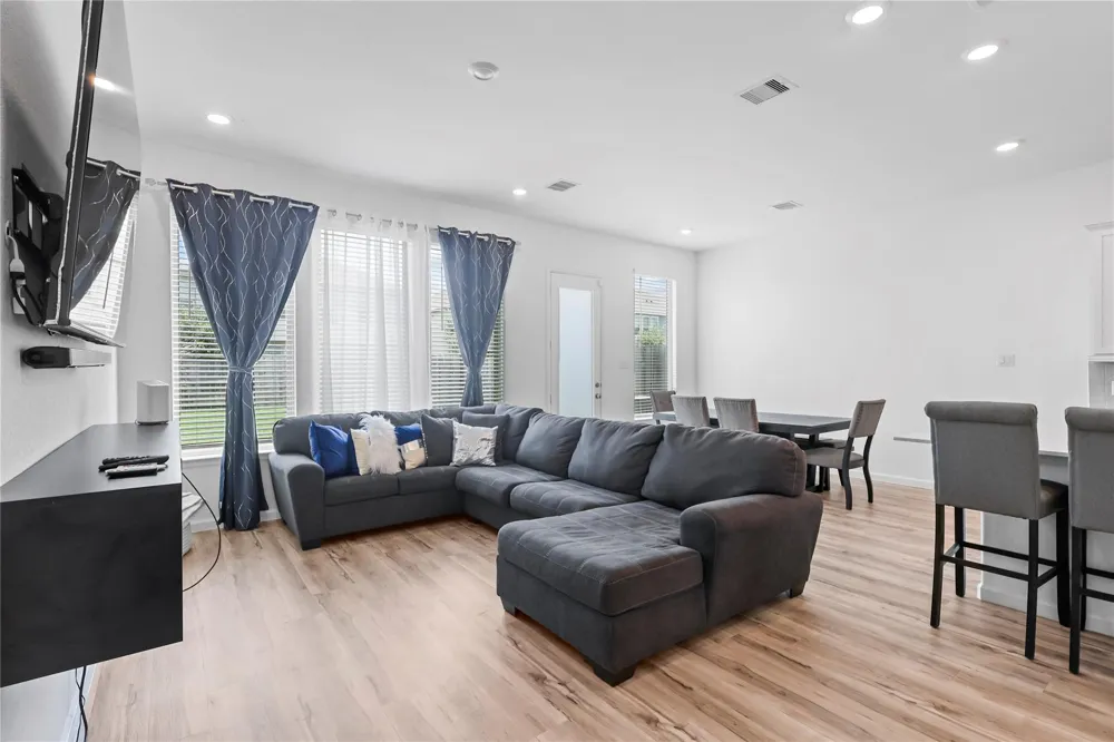 4050 Champlain Way Rosharon, TX 77583