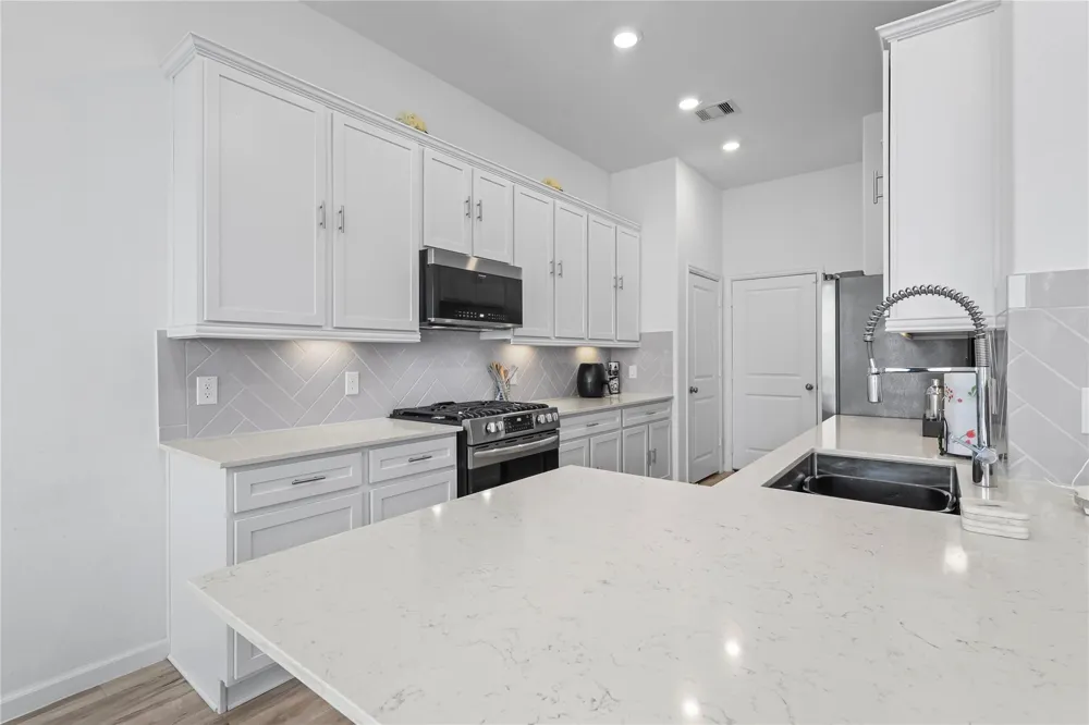 4050 Champlain Way Rosharon, TX 77583