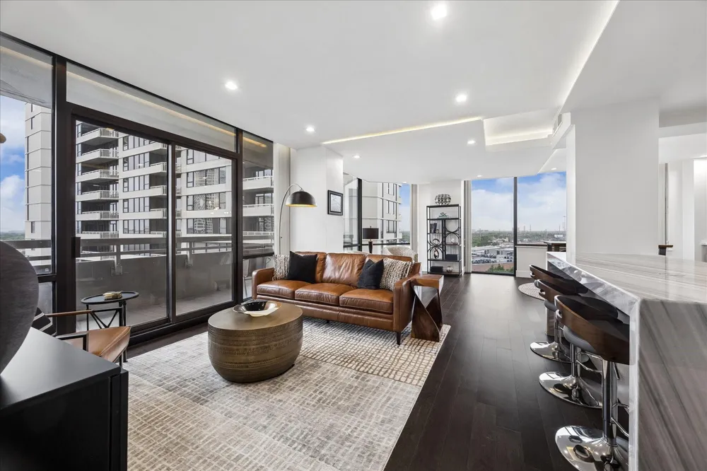 14 Greenway Plaza #10P Houston, TX 77046