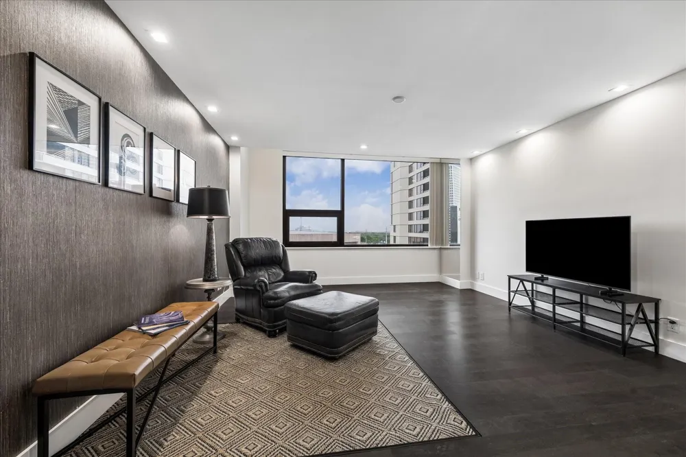 14 Greenway Plaza #10P Houston, TX 77046