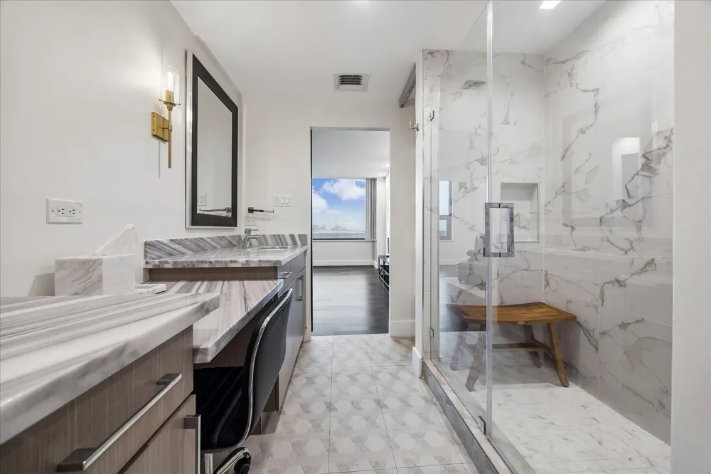 14 Greenway Plaza #10P Houston, TX 77046