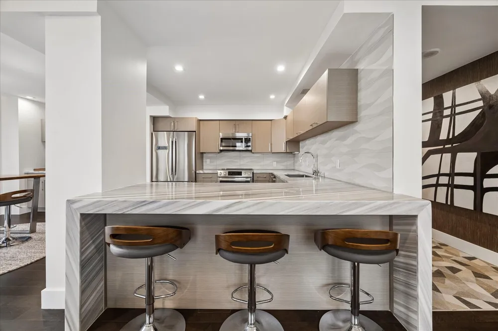 14 Greenway Plaza #10P Houston, TX 77046