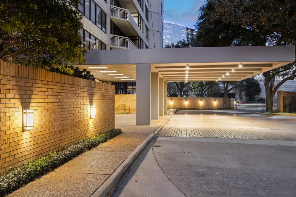 14 Greenway Plaza #10P Houston, TX 77046