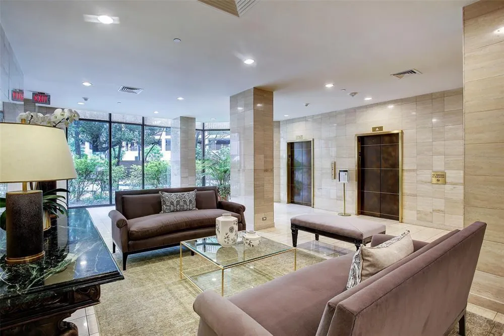 14 Greenway Plaza #10P Houston, TX 77046