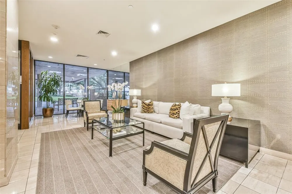 14 Greenway Plaza #10P Houston, TX 77046