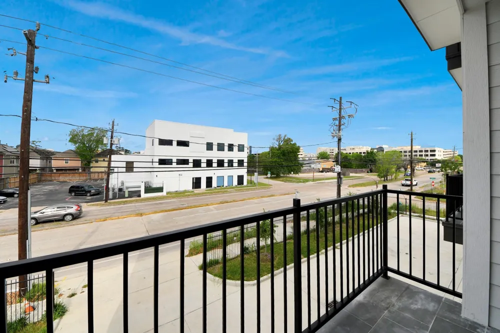 2428 Ella Boulevard Houston, TX 77008