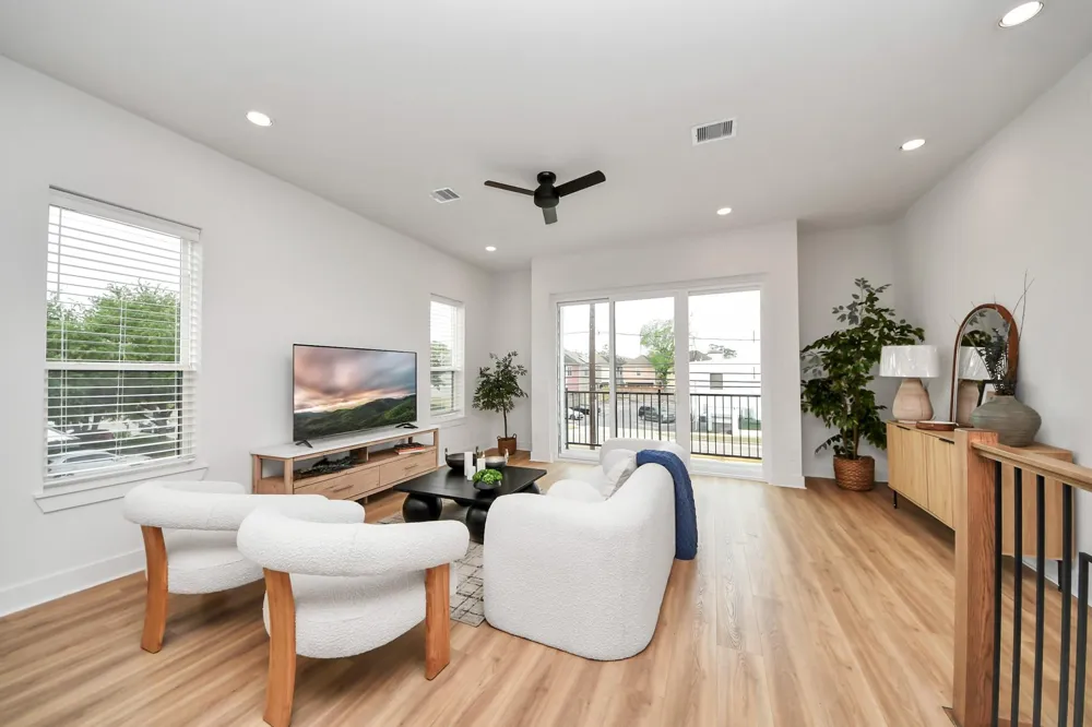 2428 Ella Boulevard Houston, TX 77008