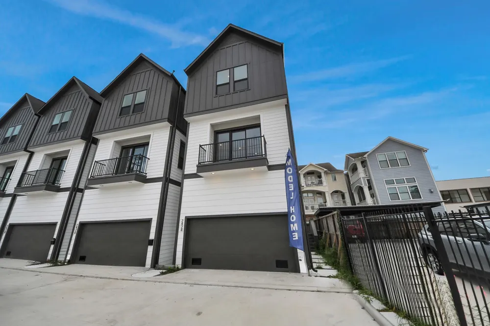 2428 Ella Boulevard Houston, TX 77008
