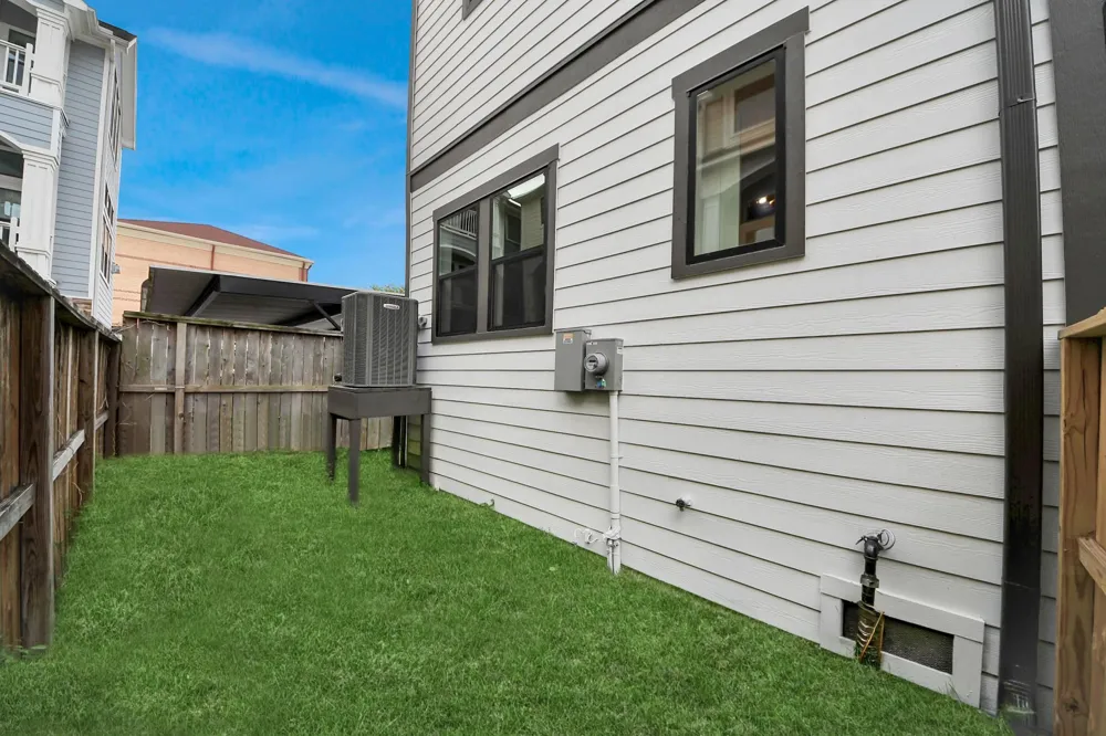 2428 Ella Boulevard Houston, TX 77008