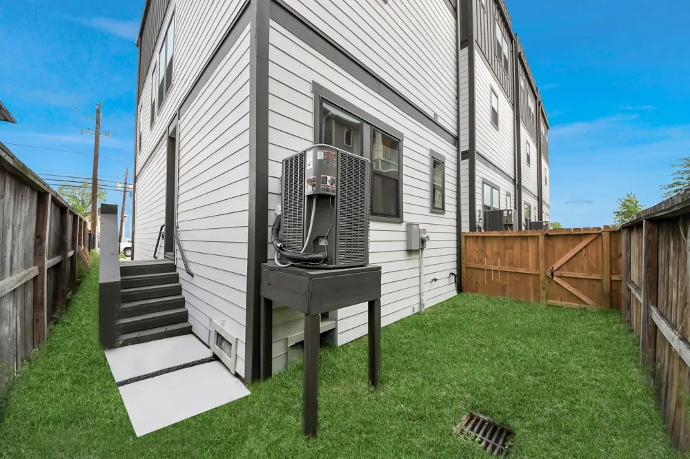 2428 Ella Boulevard Houston, TX 77008