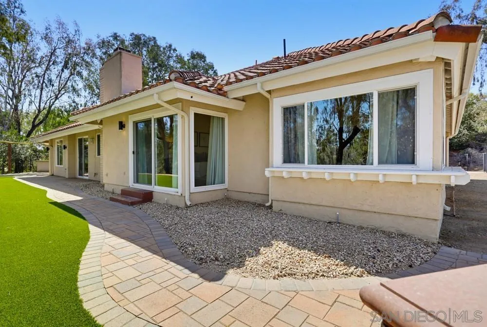 15311 Crestview Poway, CA 92064