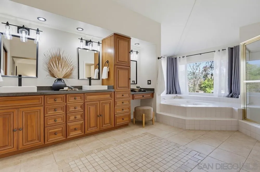 15311 Crestview Poway, CA 92064