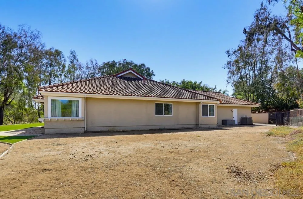 15311 Crestview Poway, CA 92064