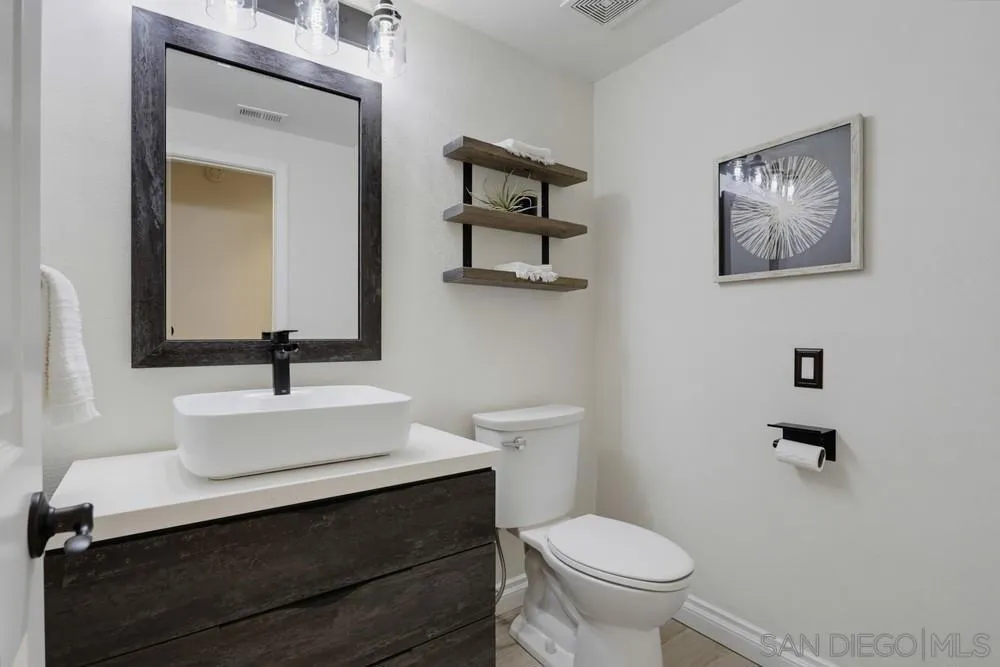 15311 Crestview Poway, CA 92064